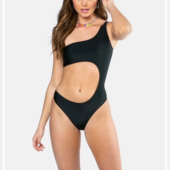 One Shoulder Cutout Swimsuit⭐️NWT⭐️ - Picture 6 of 6